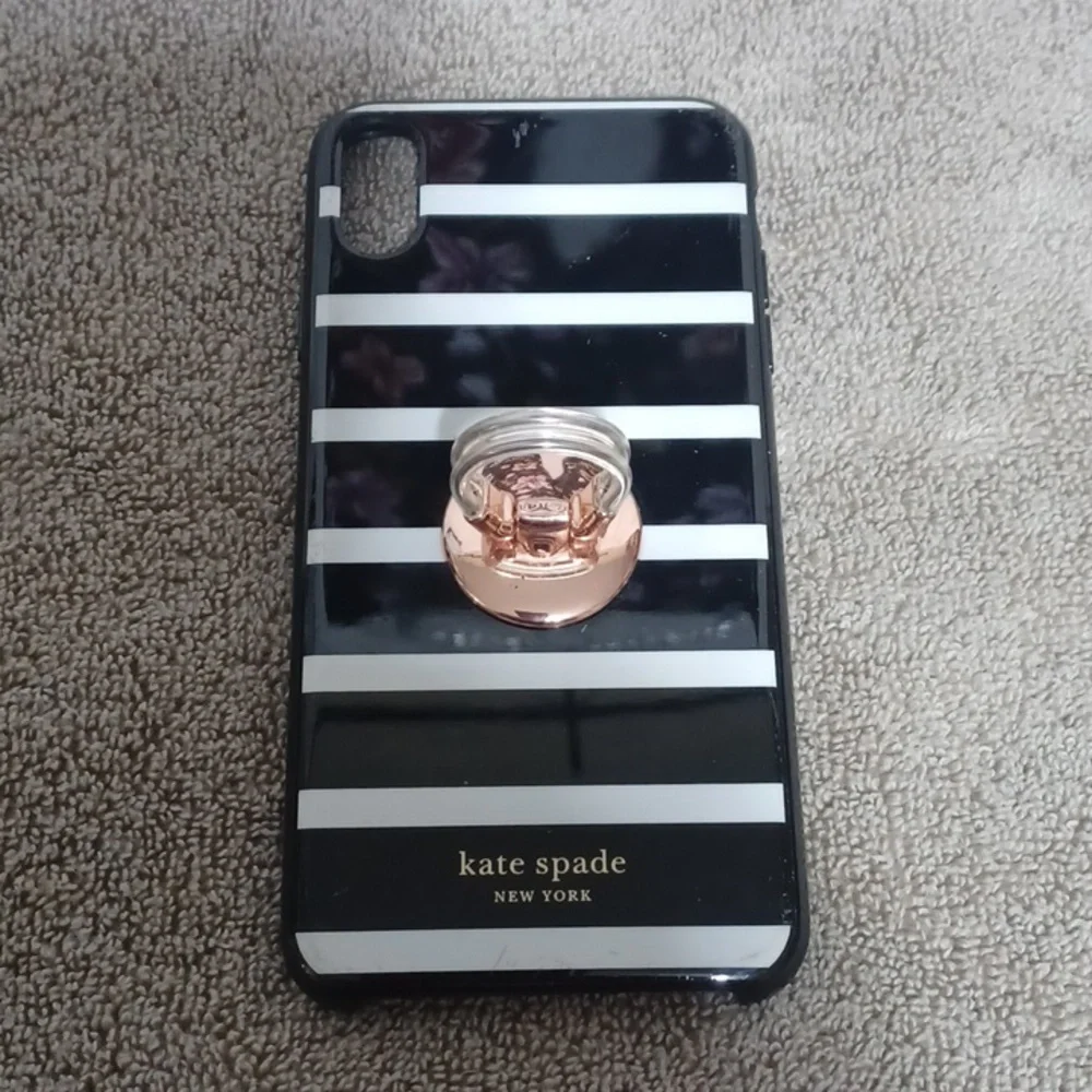 KATE SPADE PHONE COVER 📱 WITH FINGER RING ON BACK BEAUTIFUL BLACK AND WHITE